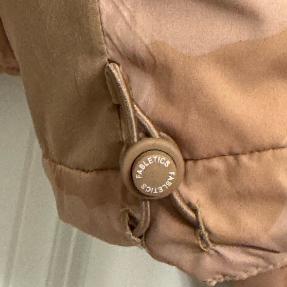 Fabletics Cloudshell Cropped Puffer Jacket XXS Beige Camo - Picture 7 of 15